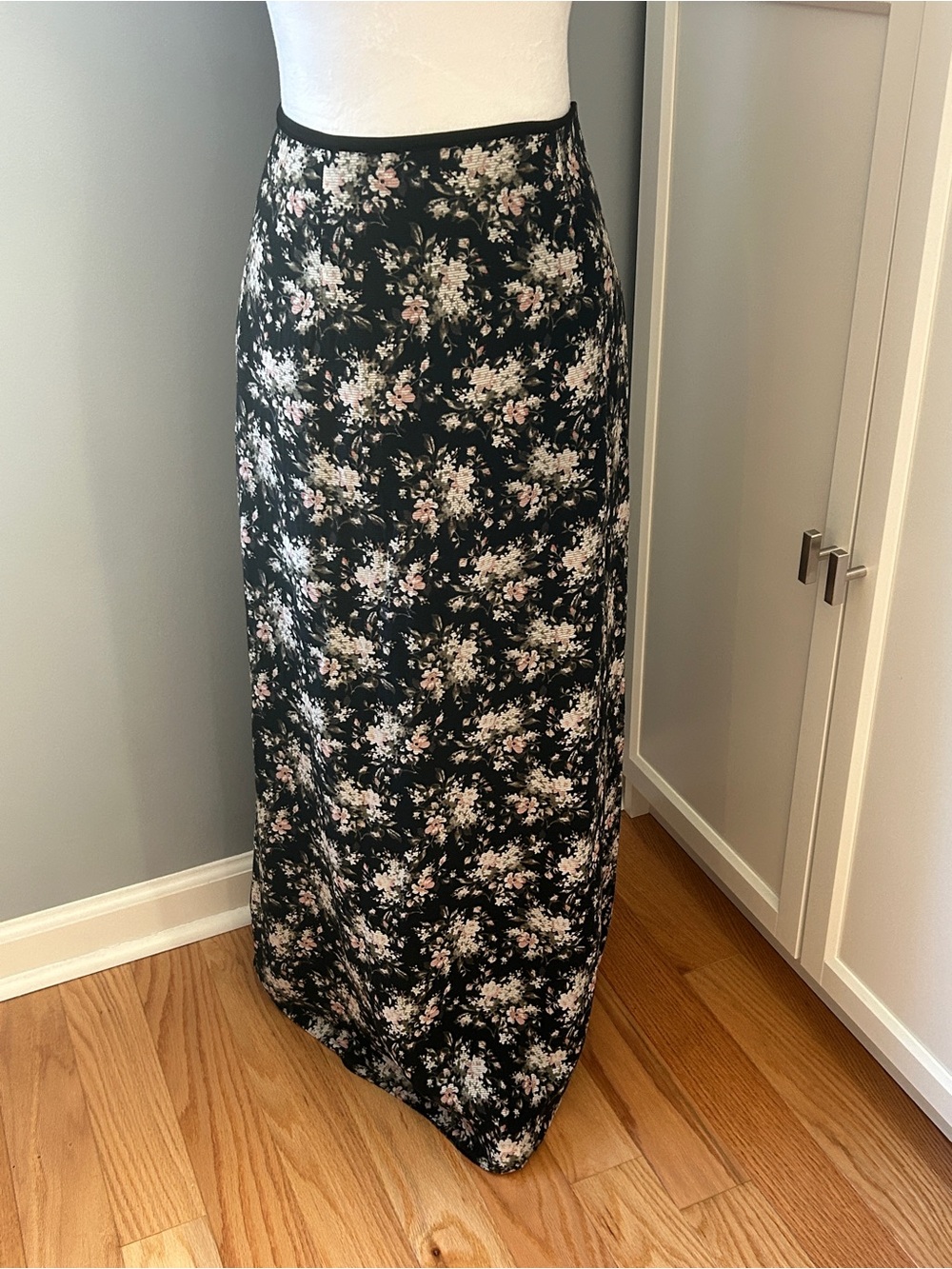 Club Monaco Black Floral Silk Blend Maxi Skirt Size 2 Elegant